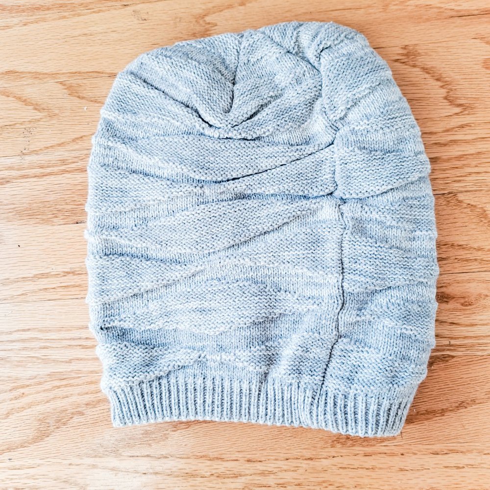 Slouchy light gray hat, NWOT, sherpa lined.